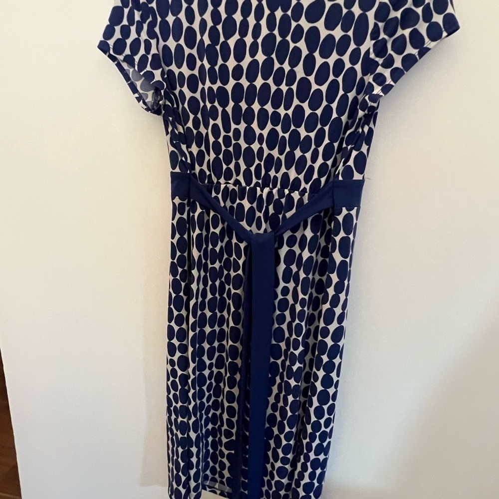 MOTHERHOOD MATERNITY V NECK DRESS. SIZE SMALL PURPLE AND WHITE POLKA DOTS. - Picture 7 of 8